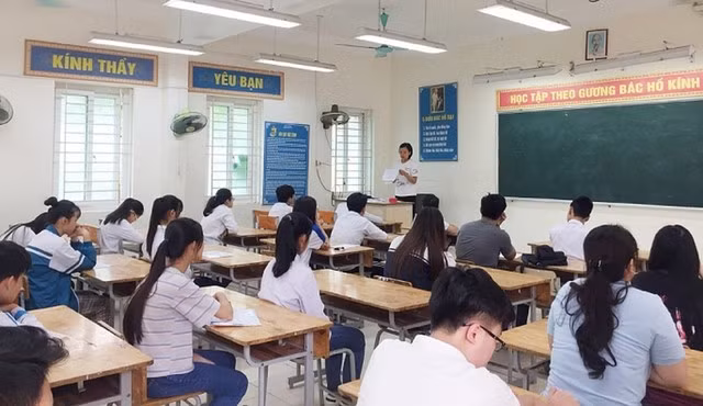 Hà Nội cấm dạy thêm trong hè 2026, chỉ ôn tập cho học sinh yếu kém