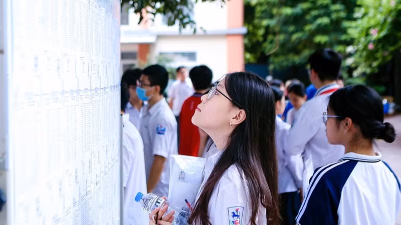 Thi vào trường chuyên: Cuộc đua khốc liệt và áp lực tâm lý học sinh
