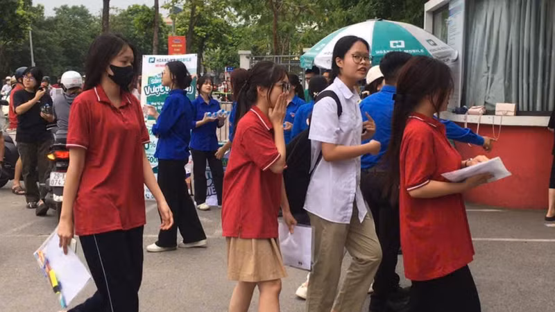 Làm thế nào để học sinh chọn đúng tổ hợp môn phù hợp và xu hướng tuyển sinh? 