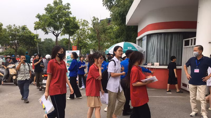Làm thế nào để học sinh chọn đúng tổ hợp môn phù hợp và xu hướng tuyển sinh?