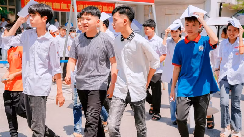 Thí sinh Bắc Ninh hoàn thành bài thi môn Toán vào lớp 10- Đề và gợi ý đáp án