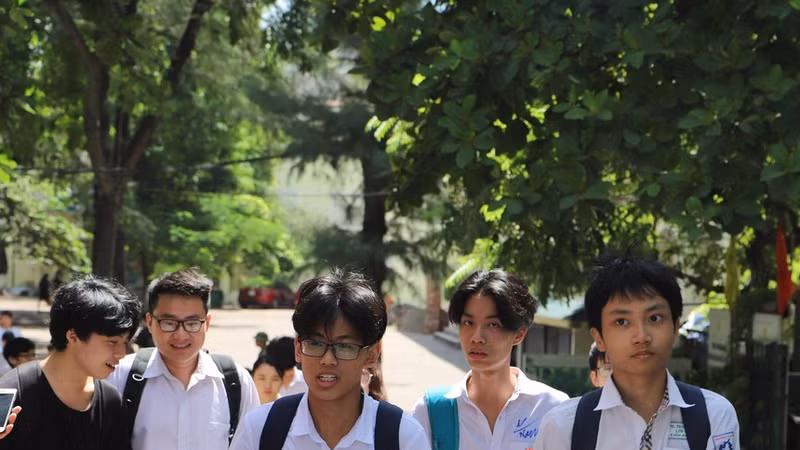 Tuyển sinh lớp 10 Hà Nội: "Canh bạc" nguyện vọng và những đêm trắng của PH