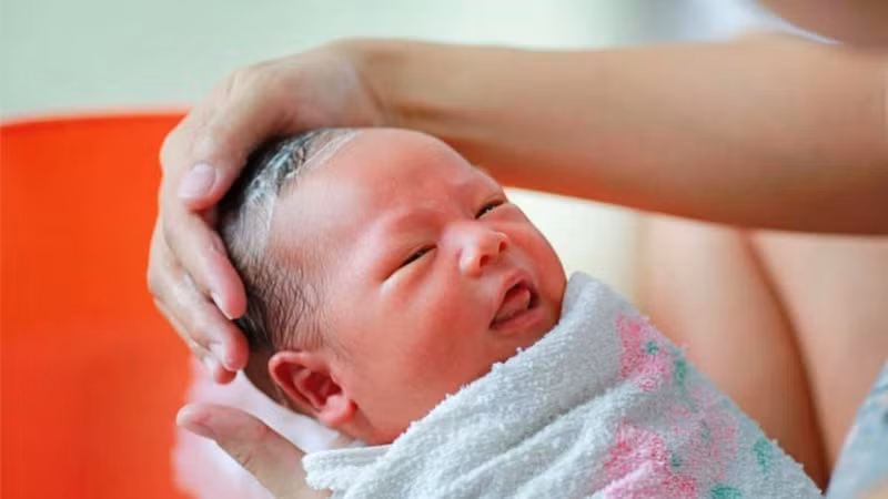 Bộ Y tế đề xuất chính sách khuyến khích sinh con và hỗ trợ tài chính
