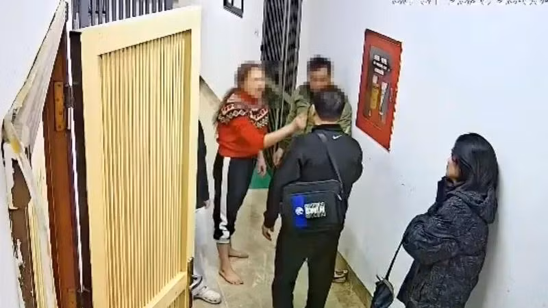 Người phụ nữ Hà Nội hành hung hàng xóm trong chung cư bị phạt hơn 4 tháng tù