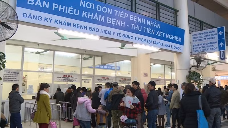 Bệnh viện Mắt Trung ương cảnh báo "cò mồi" lừa đảo tại cổng bệnh viện