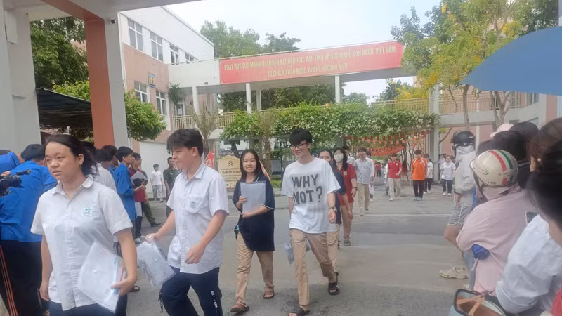 Đề và gợi ý áp án đề thi tốt nghiệp THPT 2026 môn Địa - Mã đề 0910