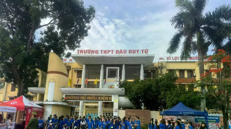 Sáng nay, 5/6, thí sinh Thanh Hóa. tham dự kì thi tuyển sinh vào lớp 10 THPT