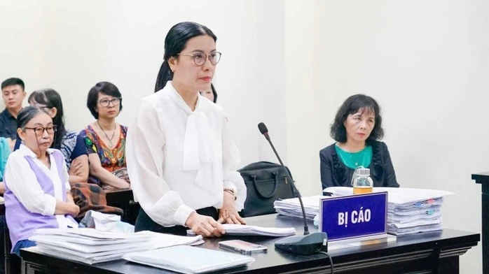 Lạm thu tiền dạy thêm, cựu Hiệu trưởng bị đề nghị mức án 4-5 năm tù