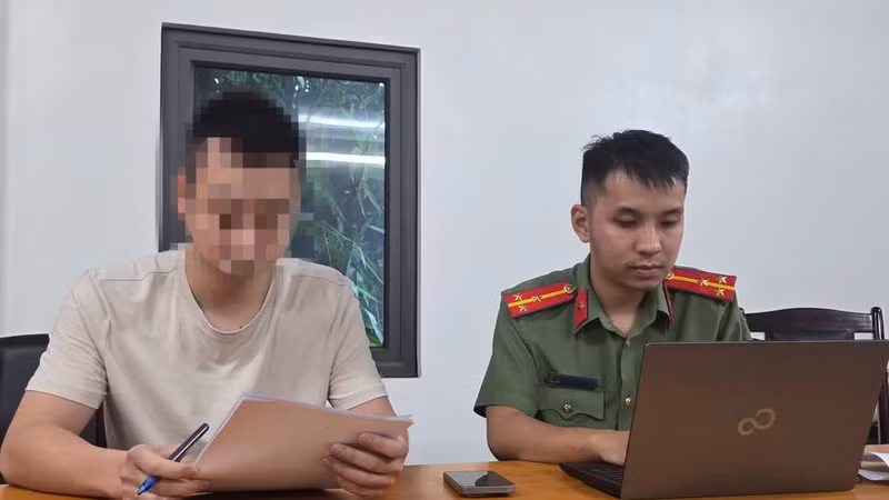 Đối tượng V.V.C làm việc tại Cơ quan công an. Ảnh nguồn tienphong.vn