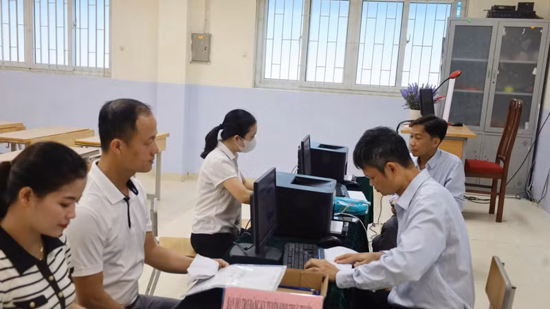 Nhà trường hỗ trợ, ghi nhận những vướng mắc kịp thời trong tuyển sinh đầu cấp lớp 6 tại Hà Nội
