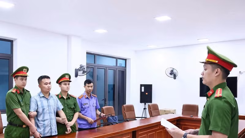 Phê chuẩn lệnh bắt khẩn cấp giáo viên trường chuyên Tuyên Quang