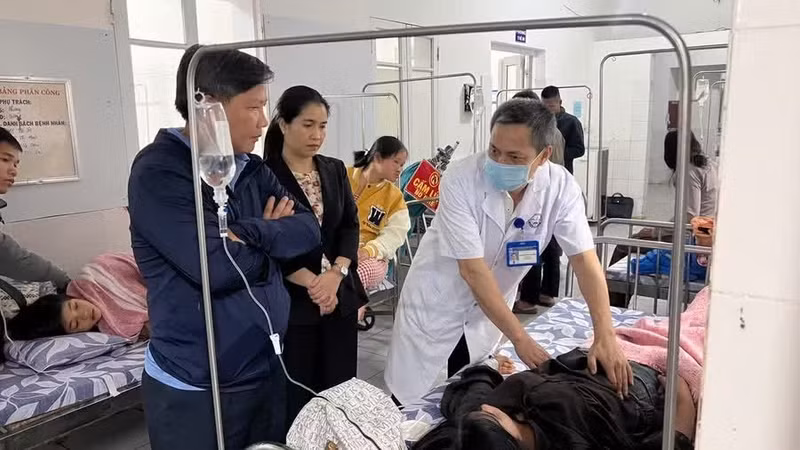 Vụ nghi ngộ độc sau ăn bánh mì ở Quảng Trị, Bộ Y tế chỉ đạo khẩn trương xử lý