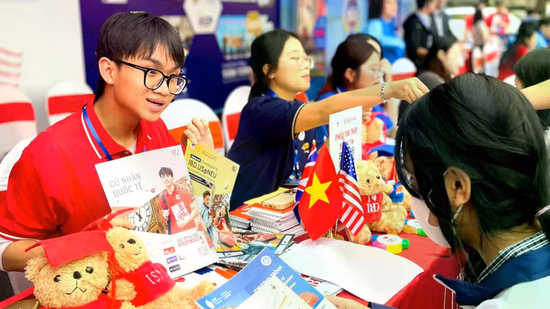 Nhiều trường Đại học khối kinh tế công bố điểm chuẩn, NEU cao nhất 28,84 điểm