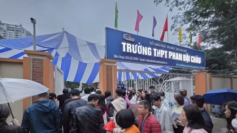 Tuyển sinh lớp 10 Hà Nội: Hệ lụy từ việc "trăm hoa đua nở" thi riêng