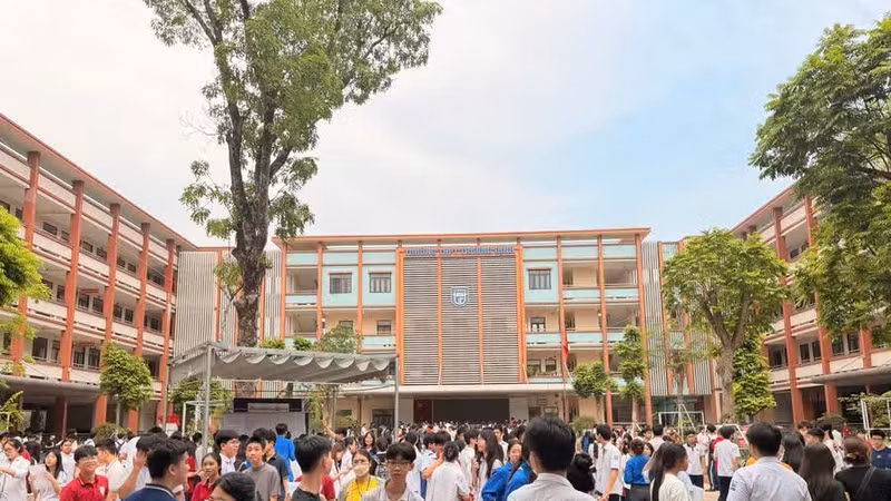 Hà Nội: Thí sinh đến làm thủ tục dự thi lớp 10 THPT đạt tỷ lệ 99,5%