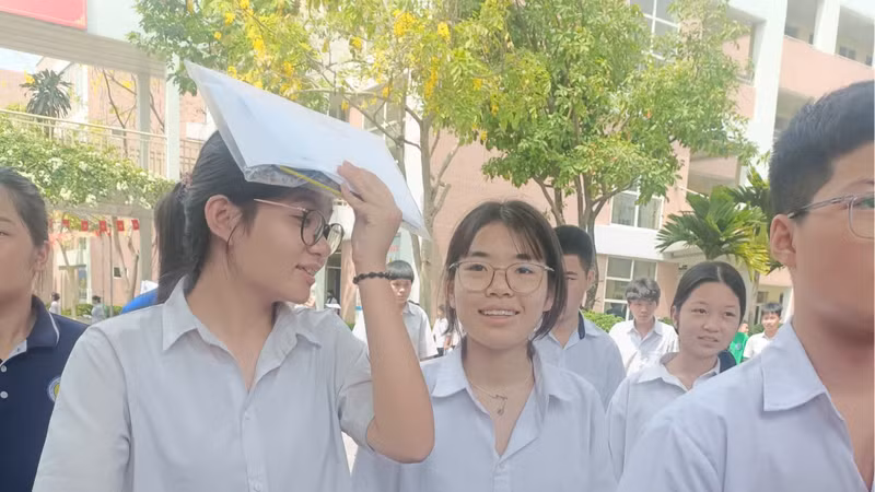Thí sinh Hà Nội đã hoàn thành Kỳ thi lớp 10 THPT. Ảnh Bình Nguyên