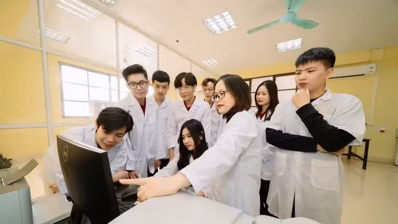 Sinh viên Trường trung cấp nghề Giao thông công chính Hà Nội.