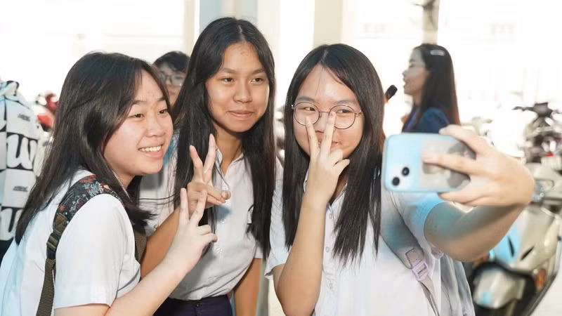 Chiều nay, TPHCM công bố điểm chuẩn vào lớp 10 THPT năm học 2026 - 2027