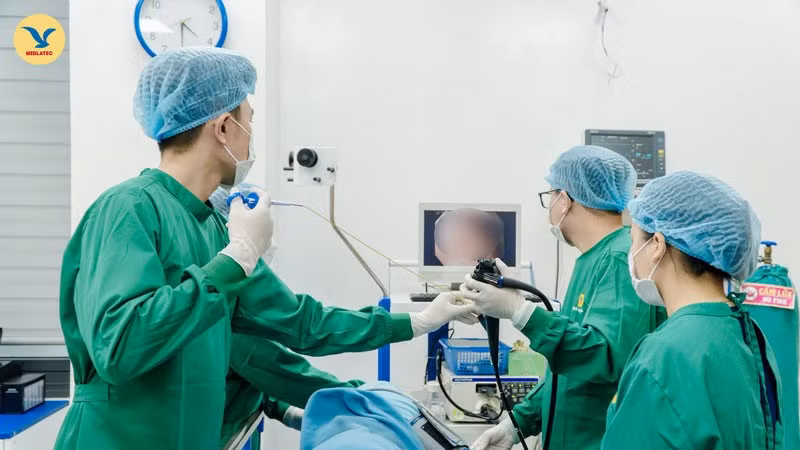 Nội soi phát hiện tổn thương polyp nguy cơ cao trong đại tràng