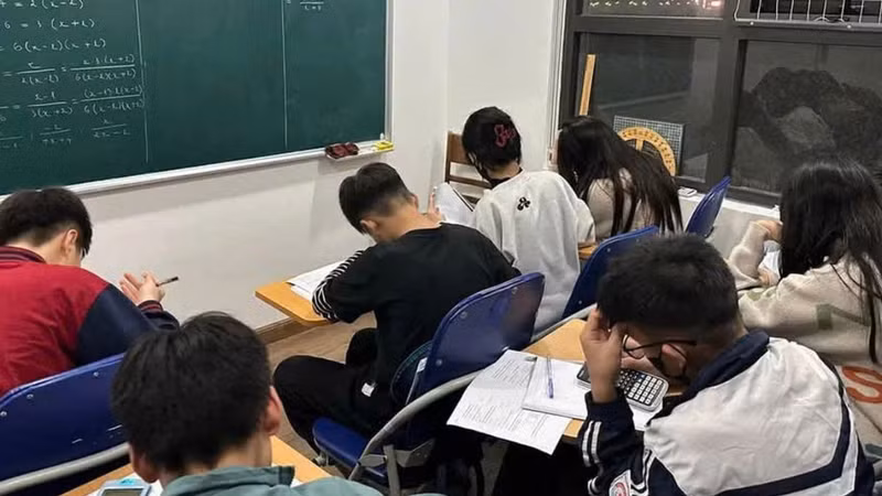 Nâng cao chế tài xử phạt vi phạm hoạt động dạy thêm, học thêm