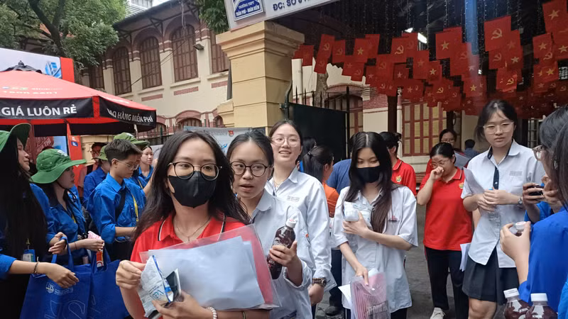 Kỳ thi Toán tốt nghiệp THPT 2026: Học sinh tự tin, đề thi dễ hơn mong đợi
