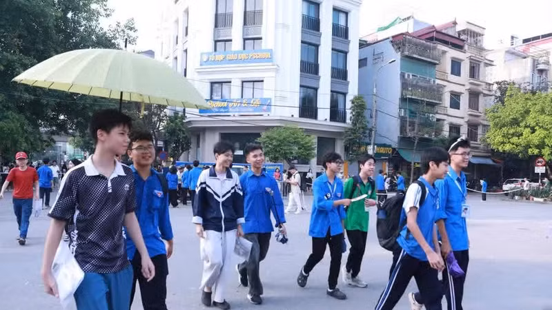 Ngày 1/6 hơn 16 nghìn sĩ tử Hà Nội bước vào cuộc đua tranh suất lớp 10 chuyên