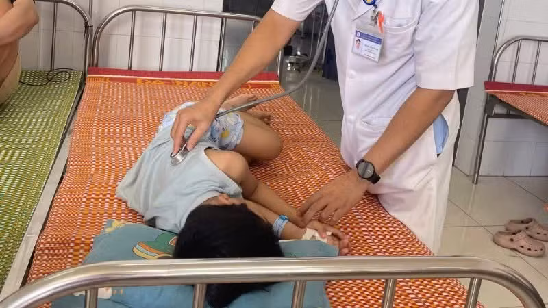 Hàng chục người nhập viện sau ăn bánh mì tại Đà Nẵng, vụ việc đang được điều tra