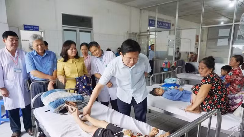 Vụ hơn 60 người nghi ngộ độc tại Trường Kim Đồng-Sa Đéc: Bộ Y tế chỉ đạo khẩn