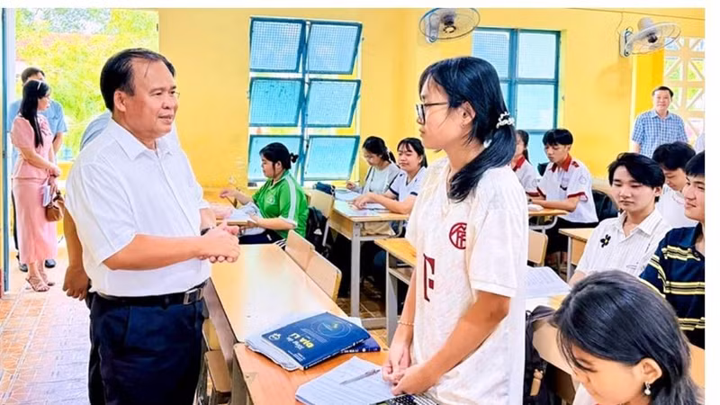 Thực hư thông tin thí sinh sử dụng điện thoại trong kỳ thi tại Cà Mau