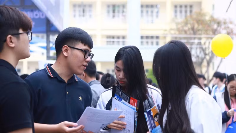 Điểm chuẩn các ngành tại Đại học Quốc gia Hà Nội năm 2026 cao nhất 28,12 điểm