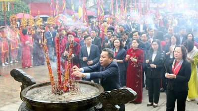 Tôn vinh Tổ Mẫu Âu Cơ tại lễ hội đền Mẫu Phú Thọ