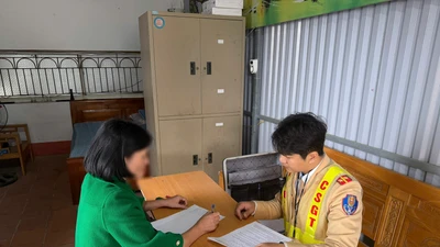 Xe ô tô đâm người trên vỉa hè ở Phú Thọ do nhầm chân ga