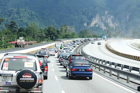 Dự án được thiết kế theo tiêu chuẩn đường cao tốc 4 làn xe, chiều rộng nền đường 26m, mặt đường bằng bê tông asphalt , vận tốc thiết kế 120km/h đường ô tô cao tốc loại A, cùng các hạng mục cầu, nút giao, hầm chui, cống thoát nước và các công trình ngầm.