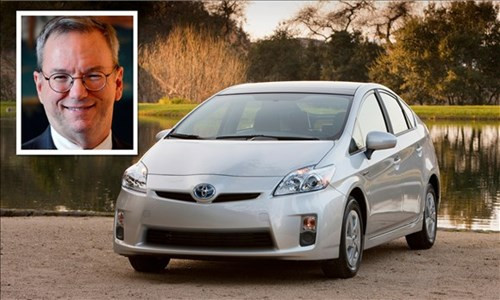 Eric Schmidt hiện tại đang là CEO của Google lái chiếc Toyota Prius đi làm với giá cực "bèo" 24.000 USD.