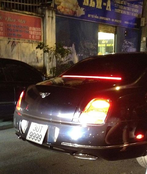 Mẫu Bentley cổ mang biển tứ quý 9 của Hà Nội khiến giới hâm mộ mê mệt về độ chịu chơi của chủ nhân.