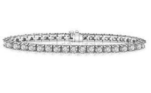 Vòng trang sức làm bằng vàng trắng 14K có giá 31 bitcoin, gần 16 nghìn EURO (khoảng 466 triệu đồng).