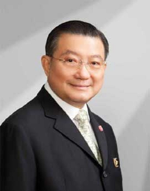 Charoen Sirivadhanabhakdi 69 tuổi công dân Thái Lan là giám đốc công ty ThaiBev có trụ sở tại Bangkok. Ông hiện đang nắm giữ 9 tỷ USD, xếp hạng 141 thế giới.