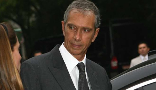 Carlos Alberto Sicupira 66 tuổi đang sở hữu công ty bia Anheuser-Busch tại Sao Paulo, Brazil hiện đang nắm giữ 8,9 tỷ USD trong tài khoản. Hiện ông được Forbes xếp hạng 146 thế giới.