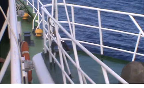 …Cú đâm làm tàu CSB 4003 rách mạn phải chiều dài hơn 3m, chiều rộng hơn 1m.