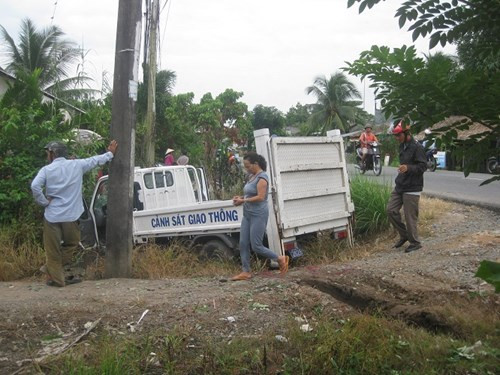 Vụ tai nạn khiến nữ sinh Hà My (ngụ ấp ấp Tân Long A, xã Tân Bình, huyện Phụng Hiệp) – là học sinh lớp 9 Trường THCS Tân Bình 1 bị thương nặng, được chuyển đi cấp cứu tại BV Đa khoa số 10 (huyện Châu Thành A) rồi tiếp tục chuyển lên BV Đa khoa TW Cần Thơ.