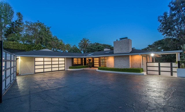 Anh chi gần 6,6 triệu USD để mua ngôi nhà mang phong cách truyền thống Mỹ này vào đầu năm 2020.