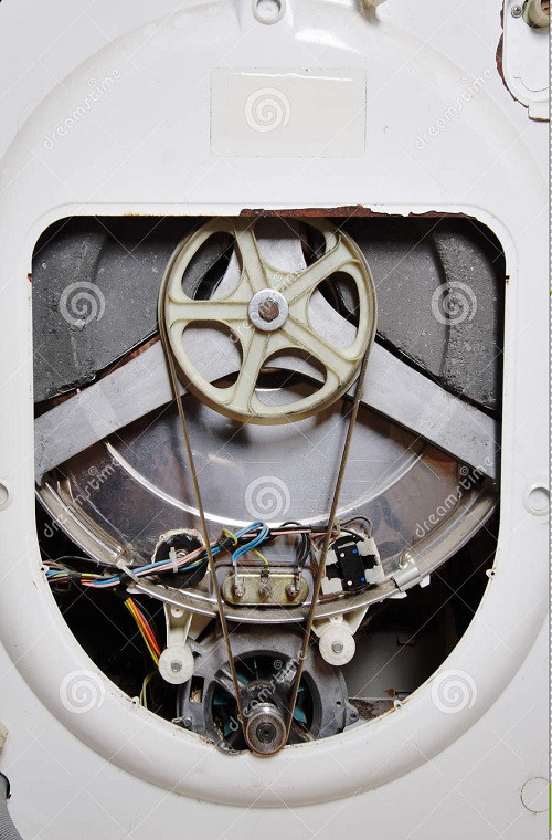 Hoặc nguyên nhân khác do máy không đủ công suất hoạt động, các bộ phận động cơ bị hỏng: xi lanh, pittong, các thanh treo giảm xóc đã không còn đàn hồi tốt, dẫn đến hiện tượng mất cân bằng ở chế độ vắt khô quần áo, máy quá tải gây tiếng ồn. Lúc này bạn nên gọi cho trung tâm bảo hành để được trợ giúp kỹ thuật. 