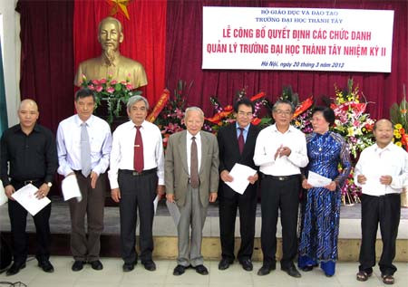 Ông cũng chính là ngườithành lập ra ĐH dân lập Thành Tây tại Hà Đông, Hà Nội.