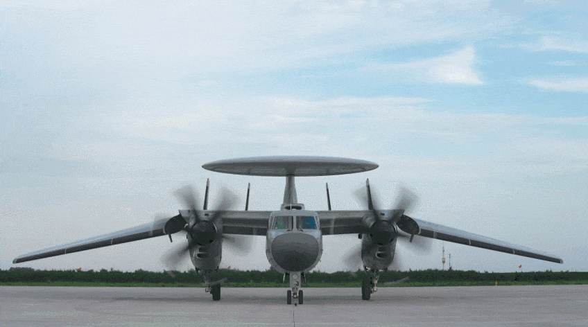 Giáo sư Cảnh Diên Sinh nhấn mạnh rằng đặc điểm nổi bật nhất của máy bay, vòm radar lớn, gắn liền trực tiếp với nhiệm vụ của nó. Ông cho biết vòm radar chứa các ăng-ten cảnh báo sớm, và để đạt được tầm phát hiện xa, "kích thước mặt trước của ăng-ten cảnh báo sớm đã được tối đa hóa". Vòm radar đẩy giới hạn trọng tâm, cân bằng khí động học và khả năng điều khiển tổng thể của máy bay nhờ kích thước của nó so với khung máy bay.