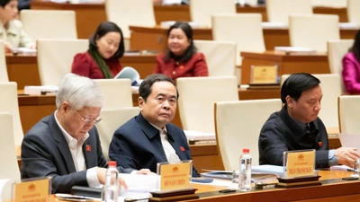 Thông qua danh sách 122 người ứng cử ĐBQH hoạt động chuyên trách khóa XVI