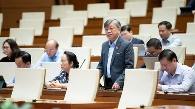 Cần chính sách đột phá về lương và chế độ cán bộ, công chức