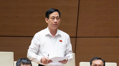 Quốc hội bàn về tăng lương cơ sở và cải thiện đời sống cán bộ