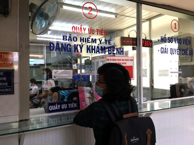 Giá của BHYT hàng chục năm về trước khiến các bệnh viện thu không bù chi Gia cua BHYT hang chuc nam ve truoc khien cac benh vien thu khong bu chi