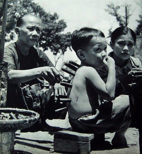 Loạt ảnh về cuộc sống ở Sài Gòn trong sách năm 1955 - Hình 4 Loat anh ve cuoc song o Sai Gon trong sach nam 1955-Hinh-4