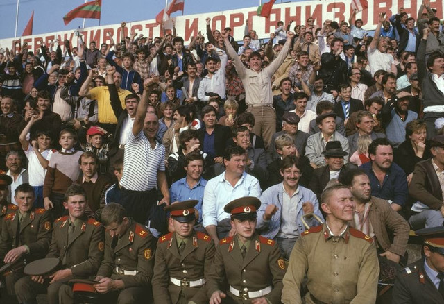 Cách thư giãn của người Ukraine những năm 1980 - Hình 2 Cach thu gian cua nguoi Ukraine nhung nam 1980-Hinh-2